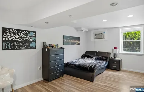31 Knoble Place Hawthorne NJ 07506
