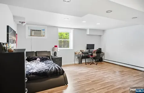 31 Knoble Place Hawthorne NJ 07506