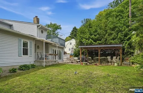 31 Knoble Place Hawthorne NJ 07506