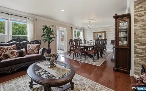 31 Knoble Place Hawthorne NJ 07506