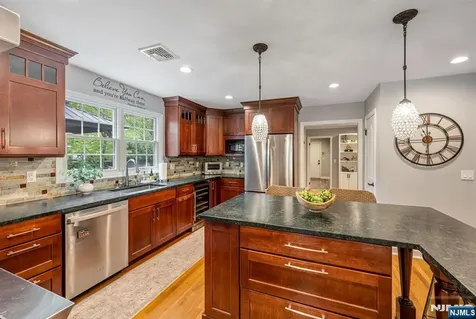 442 New York Avenue Wyckoff NJ 07481