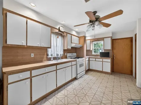 31 5th Street Ridgefield Park NJ 07660