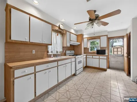 31 5th Street Ridgefield Park NJ 07660