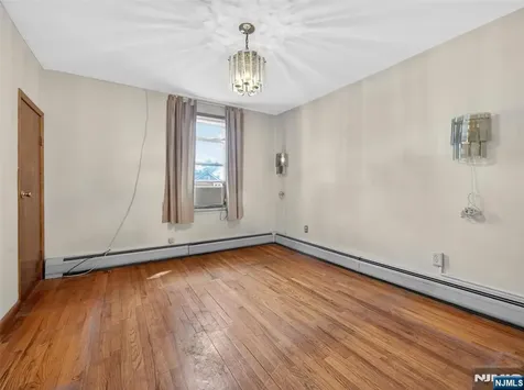 31 5th Street Ridgefield Park NJ 07660