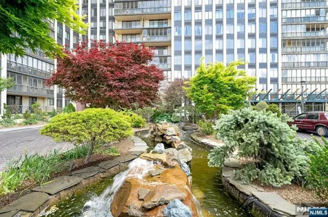 300 Winston Drive Cliffside Park NJ 07010
