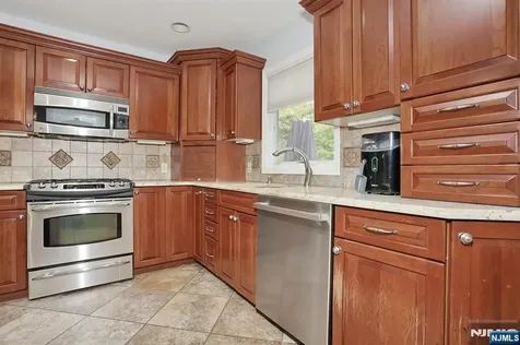 7 Short Street Harrington Park NJ 07640