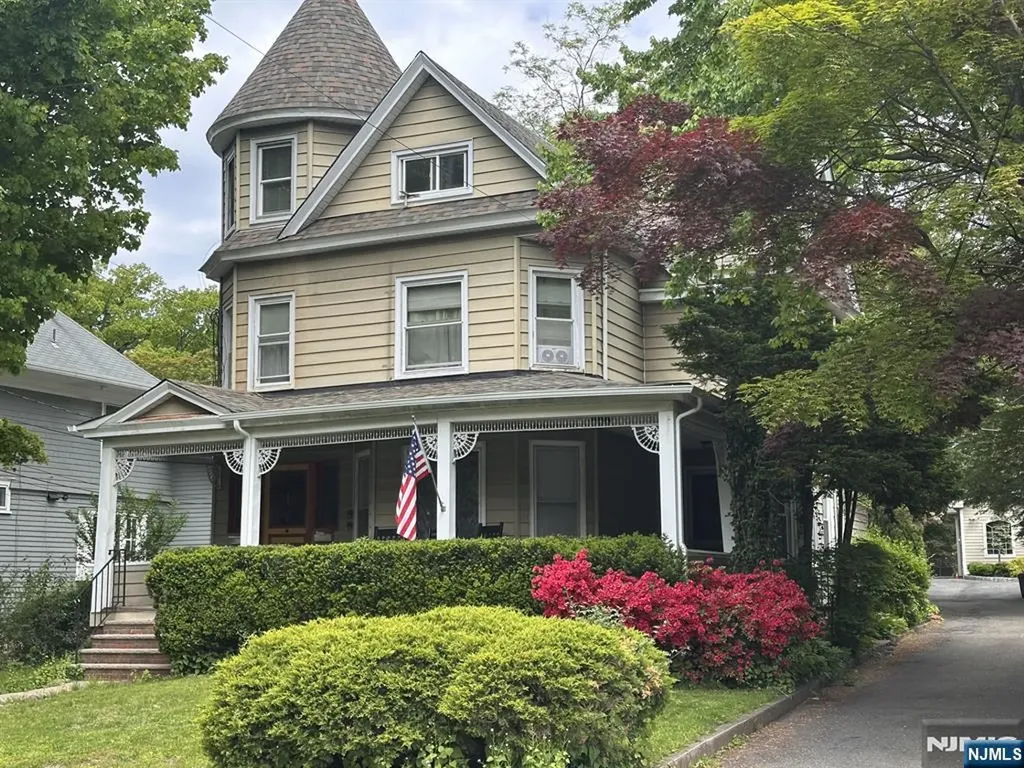211 Woodside Avenue Ridgewood NJ 07450