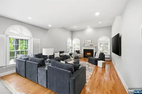 9 Cornerstone Way Livingston NJ 07039