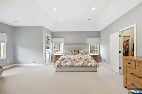 9 Cornerstone Way Livingston NJ 07039