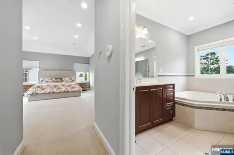 9 Cornerstone Way Livingston NJ 07039