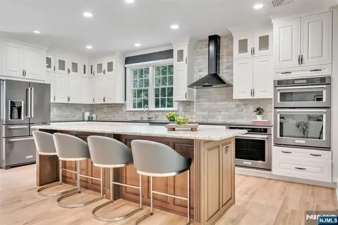 8 Lauren Pond Court Demarest NJ 07627