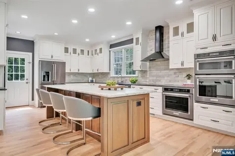 8 Lauren Pond Court Demarest NJ 07627