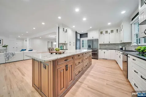 8 Lauren Pond Court Demarest NJ 07627