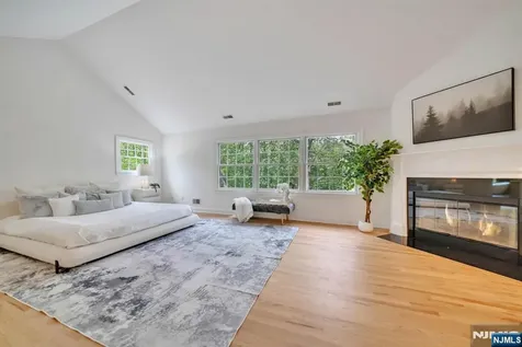 8 Lauren Pond Court Demarest NJ 07627