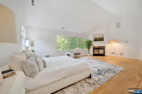 8 Lauren Pond Court Demarest NJ 07627