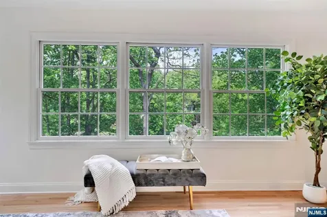 8 Lauren Pond Court Demarest NJ 07627