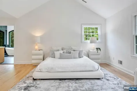 8 Lauren Pond Court Demarest NJ 07627