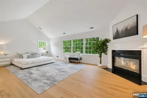 8 Lauren Pond Court Demarest NJ 07627