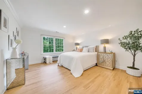 8 Lauren Pond Court Demarest NJ 07627