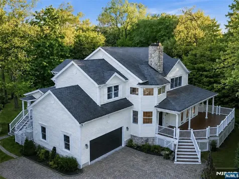 8 Lauren Pond Court Demarest NJ 07627