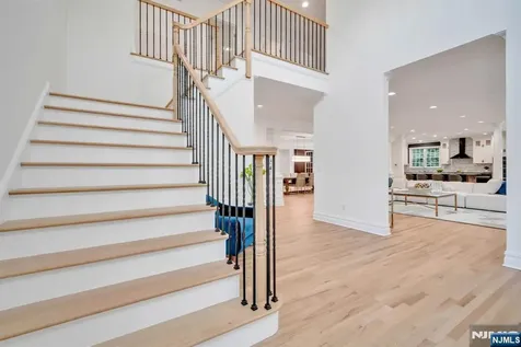 8 Lauren Pond Court Demarest NJ 07627