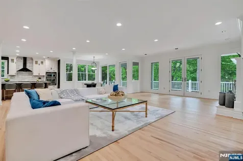 8 Lauren Pond Court Demarest NJ 07627