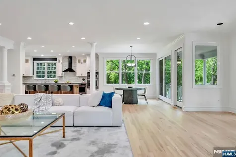 8 Lauren Pond Court Demarest NJ 07627