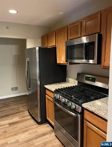 6-3 Vernon Court Waldwick NJ 07463