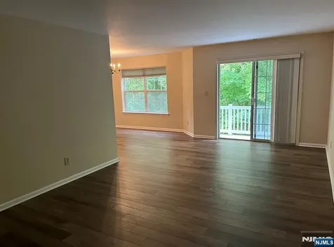 6-3 Vernon Court Waldwick NJ 07463