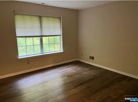 6-3 Vernon Court Waldwick NJ 07463