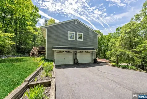 19 Rabbit Run West Milford NJ 07435