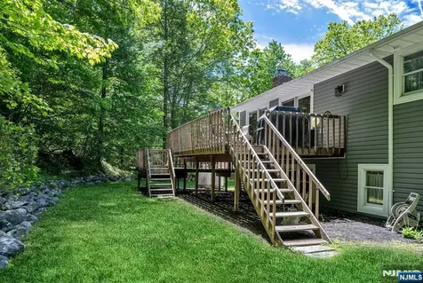 19 Rabbit Run West Milford NJ 07435