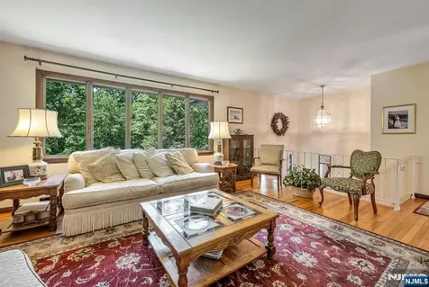 19 Rabbit Run West Milford NJ 07435