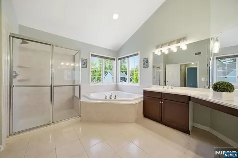 2 E David Drive Hanover Township NJ 07981