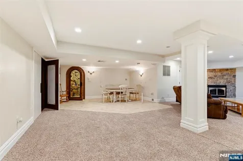 70 Oak Drive Upper Saddle River NJ 07458