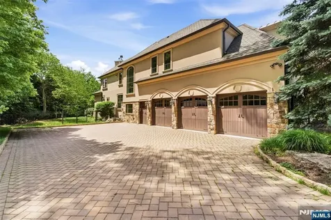 70 Oak Drive Upper Saddle River NJ 07458