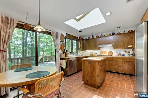 17 Wescott Street Old Tappan NJ 07675