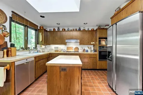 17 Wescott Street Old Tappan NJ 07675