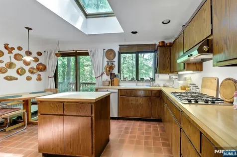 17 Wescott Street Old Tappan NJ 07675