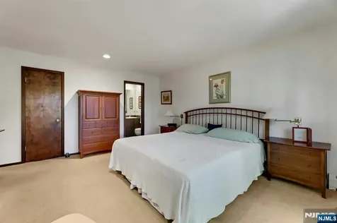 17 Wescott Street Old Tappan NJ 07675