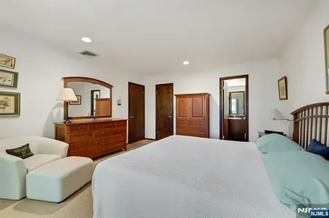 17 Wescott Street Old Tappan NJ 07675