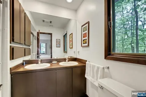 17 Wescott Street Old Tappan NJ 07675