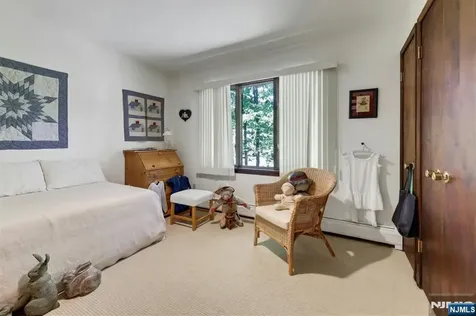 17 Wescott Street Old Tappan NJ 07675
