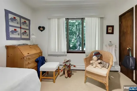 17 Wescott Street Old Tappan NJ 07675
