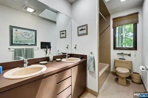 17 Wescott Street Old Tappan NJ 07675