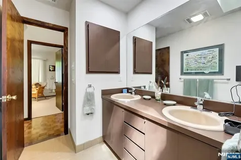 17 Wescott Street Old Tappan NJ 07675