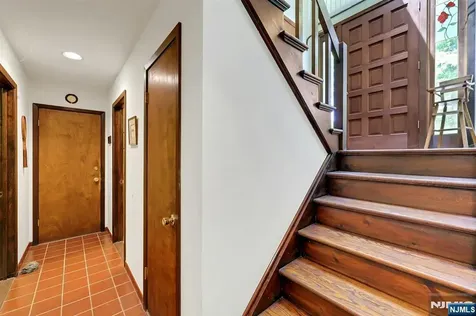 17 Wescott Street Old Tappan NJ 07675
