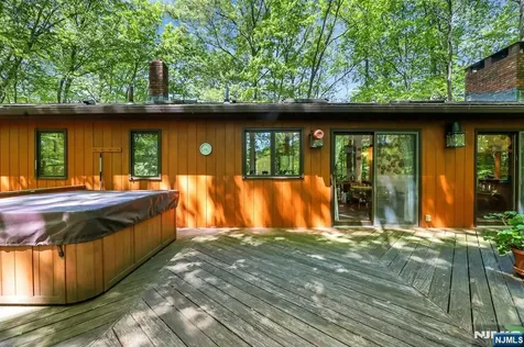 17 Wescott Street Old Tappan NJ 07675
