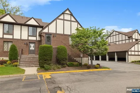14 Holiday Court River Vale NJ 07675