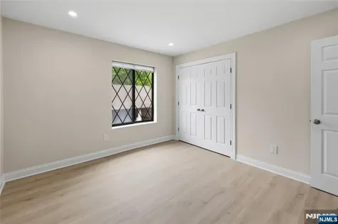 14 Holiday Court River Vale NJ 07675